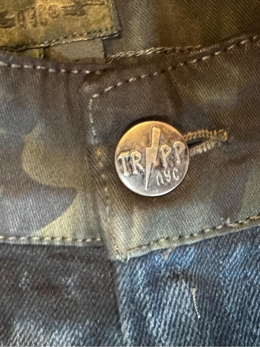 Tripp NYC Black & Blue Tie-Dye and Camouflage Deconstructed Denim Shorts 25 NWT - Picture 6 of 13